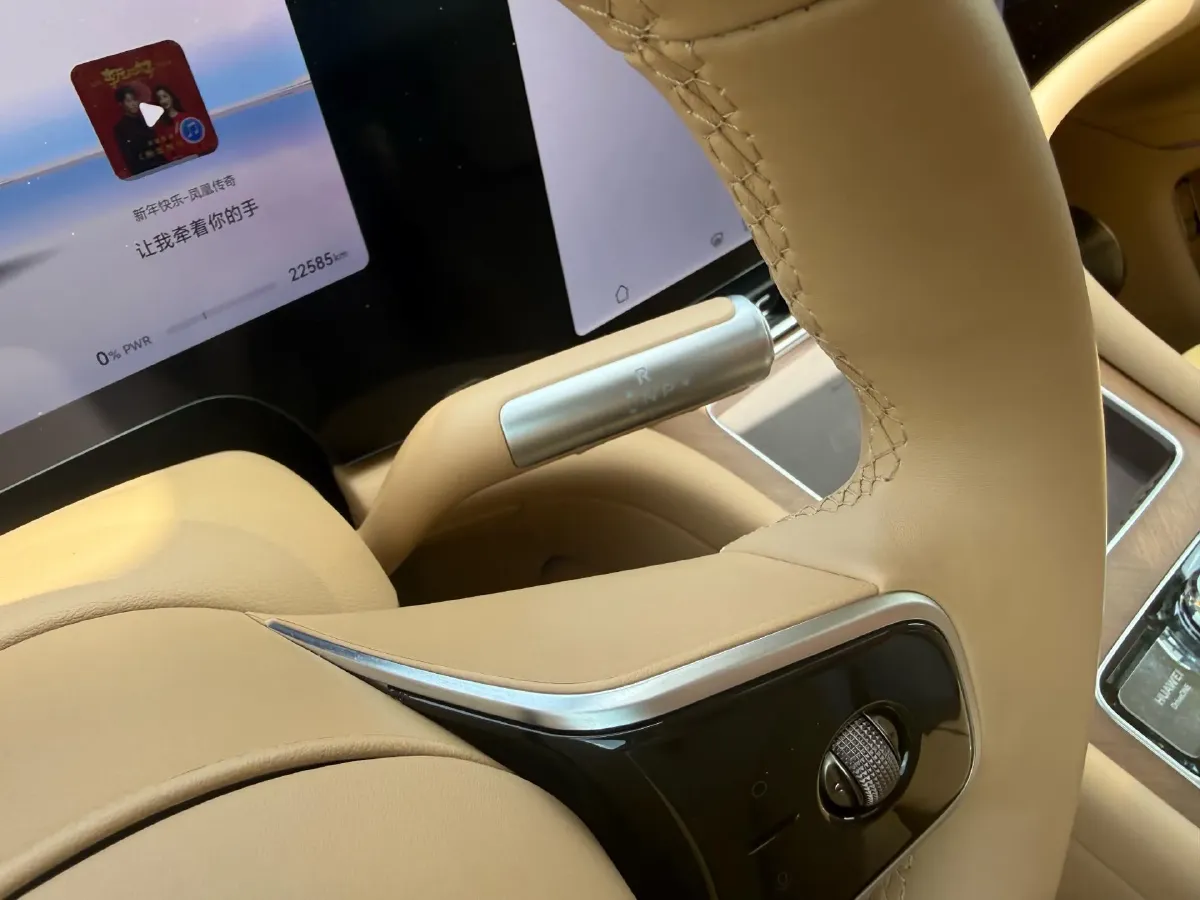 2025 AITO AITO M9 REEV 160HP REEV 52KWH,autocango,china used car exporter,china ev exporter,chinese used car exporter,chinese used ev exporter