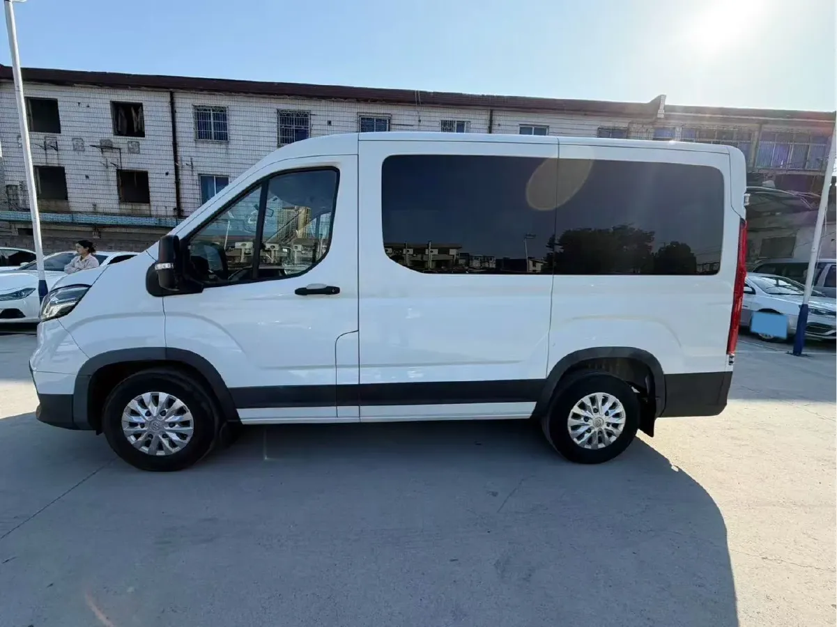 2022 JMC YuHu 9 2.0T 220HP L4 6MT,autocango,china used car exporter,china ev exporter,chinese used car exporter,chinese used ev exporter