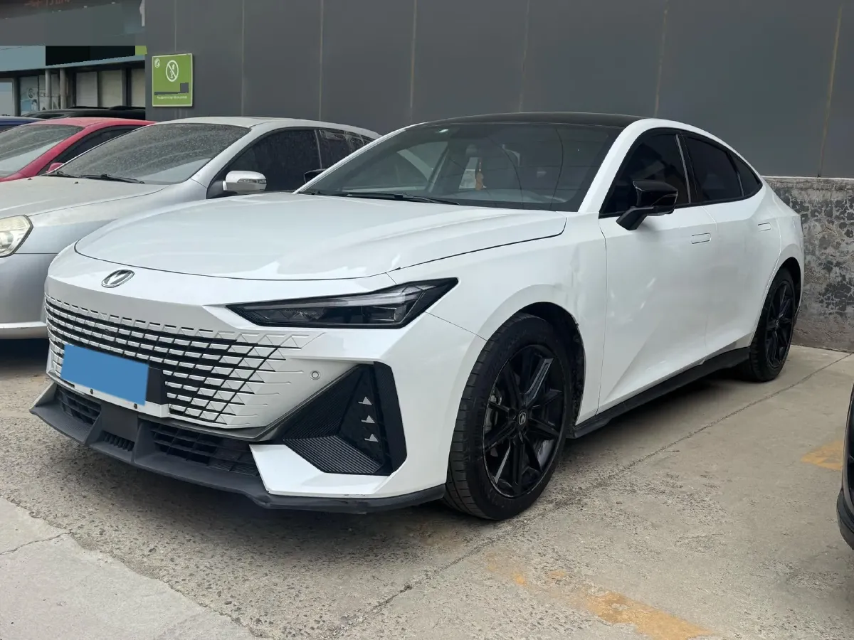 2022 ChangAn UNI-V 1.5T 188HP L4 7DCT,autocango,china used car exporter,china ev exporter,chinese used car exporter,chinese used ev exporter