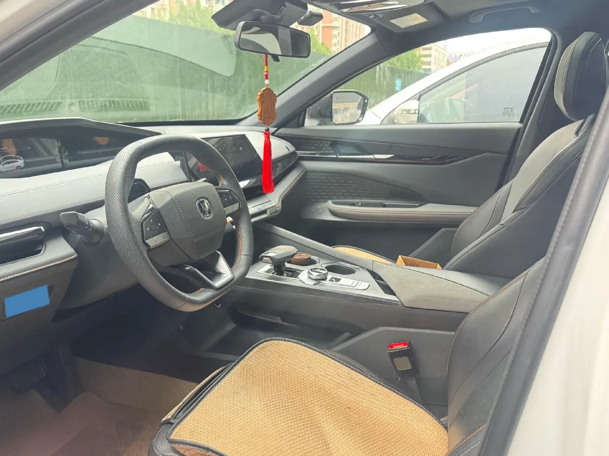 2022 ChangAn UNI-V 1.5T 188HP L4 7DCT,autocango,china used car exporter,china ev exporter,chinese used car exporter,chinese used ev exporter