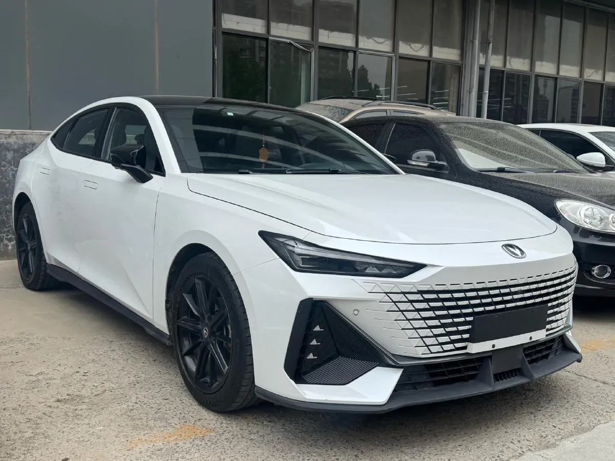 2022 ChangAn UNI-V 1.5T 188HP L4 7DCT,autocango,china used car exporter,china ev exporter,chinese used car exporter,chinese used ev exporter