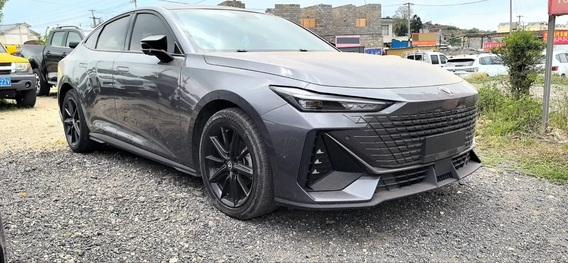 2022 ChangAn UNI-V 1.5T 188HP L4 7DCT,autocango,china used car exporter,china ev exporter,chinese used car exporter,chinese used ev exporter