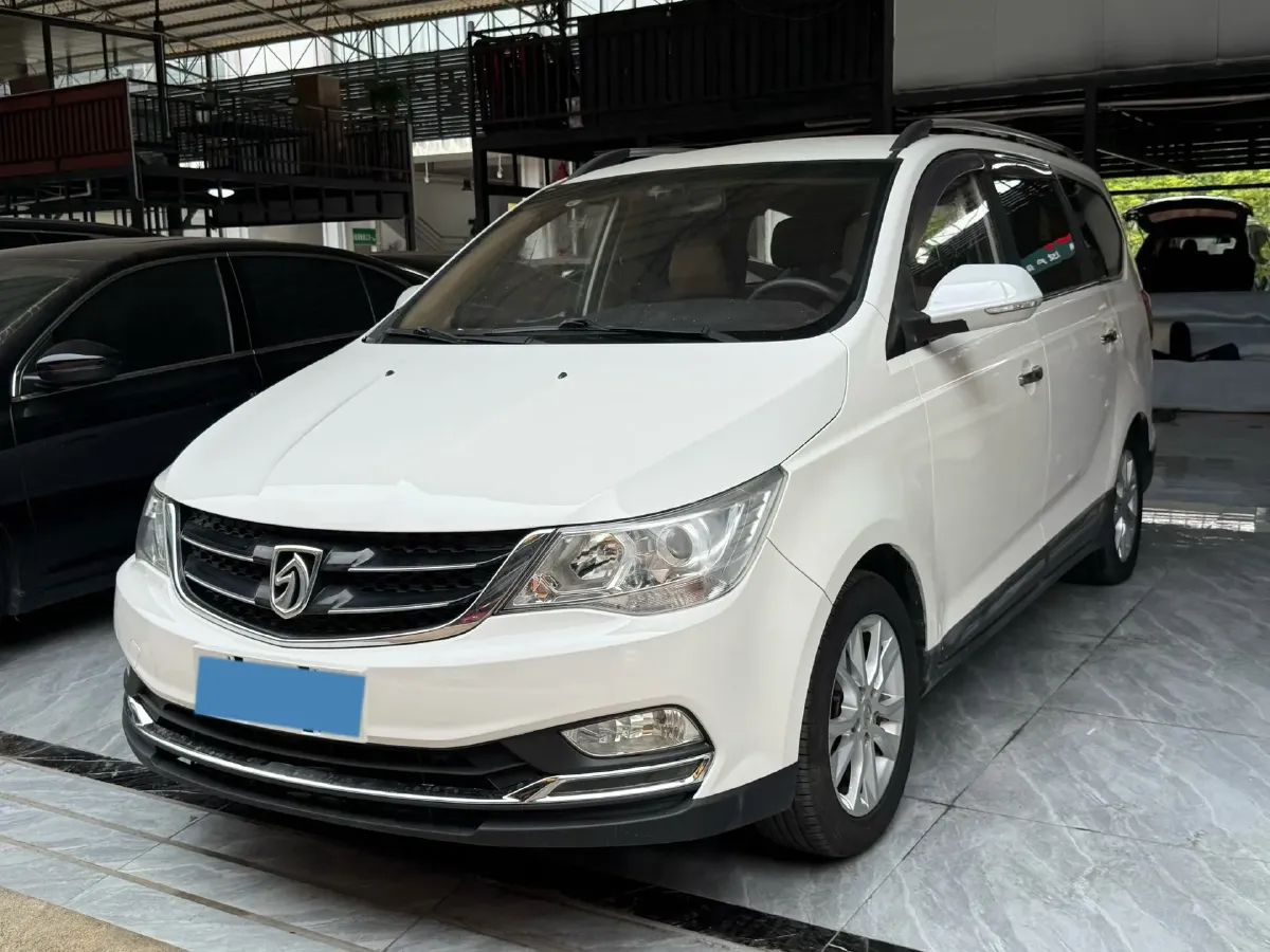 2016 BaoJun 730 1.5L 112HP L4 5MT,autocango,china used car exporter,china ev exporter,chinese used car exporter,chinese used ev exporter
