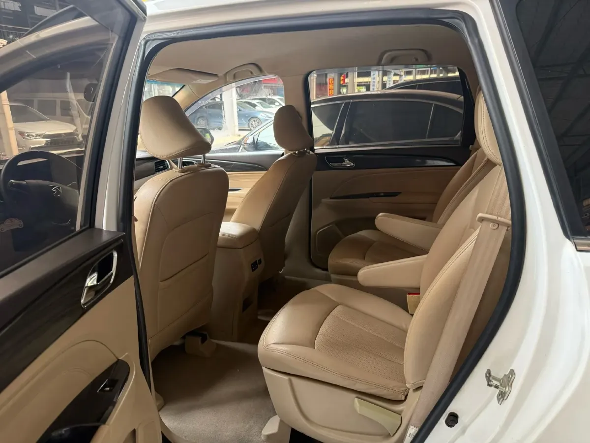 2016 BaoJun 730 1.5L 112HP L4 5MT,autocango,china used car exporter,china ev exporter,chinese used car exporter,chinese used ev exporter