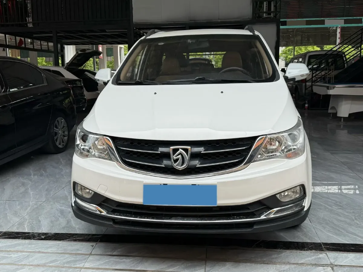 2016 BaoJun 730 1.5L 112HP L4 5MT,autocango,china used car exporter,china ev exporter,chinese used car exporter,chinese used ev exporter