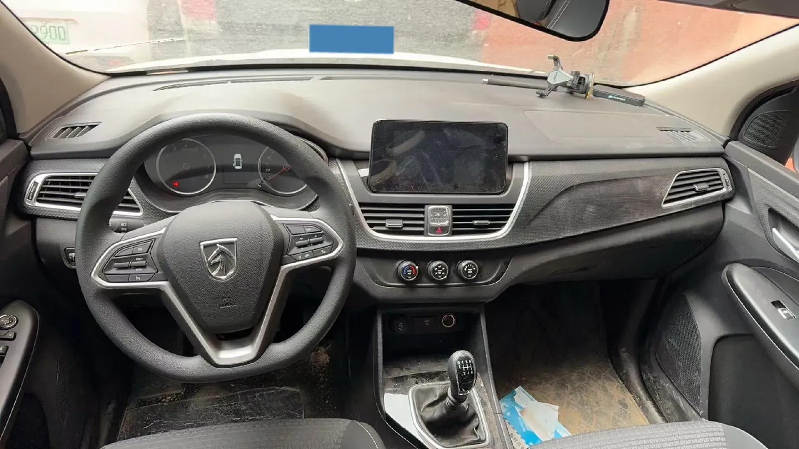 2019 BaoJun 730 1.5L 105HP L4 6MT,autocango,china used car exporter,china ev exporter,chinese used car exporter,chinese used ev exporter