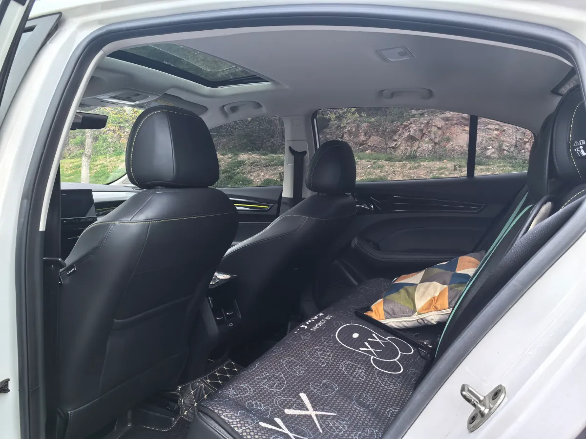 2021 Roewe i5 1.5L 120HP L4 CVT,autocango,china used car exporter,china ev exporter,chinese used car exporter,chinese used ev exporter