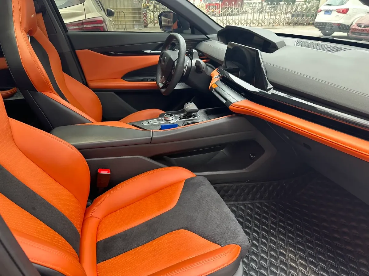 2023 ChangAn UNI-V 1.5T 188HP L4 7DCT,autocango,china used car exporter,china ev exporter,chinese used car exporter,chinese used ev exporter