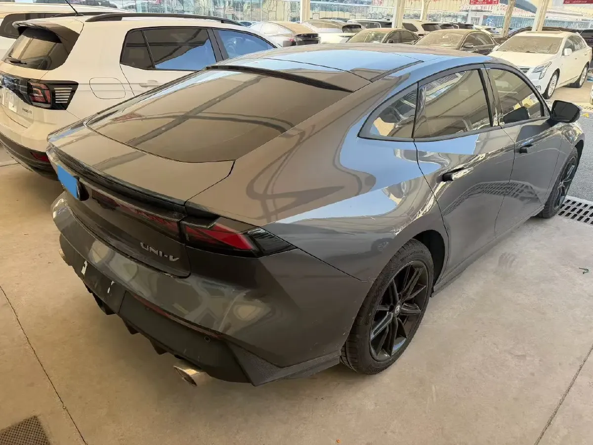 2022 ChangAn UNI-V 1.5T 188HP L4 7DCT,autocango,china used car exporter,china ev exporter,chinese used car exporter,chinese used ev exporter