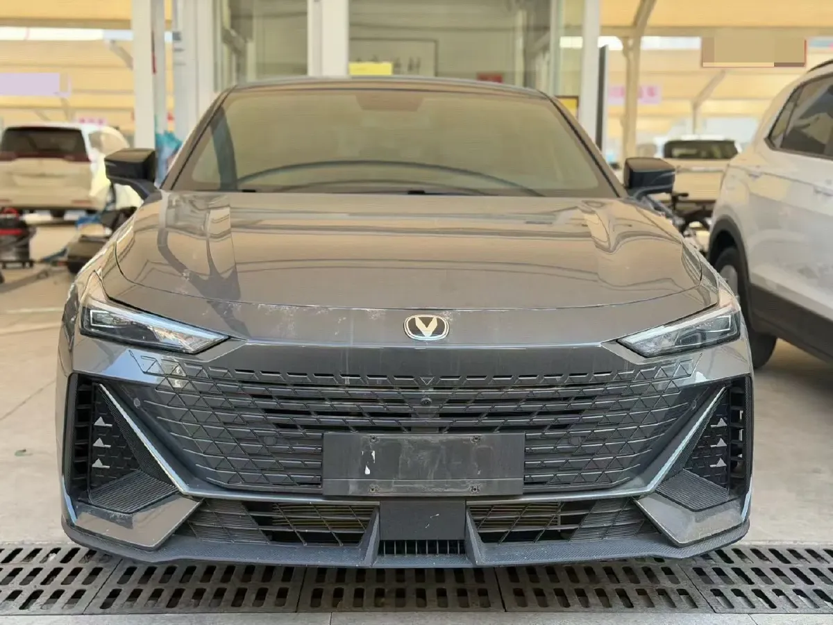 2022 ChangAn UNI-V 1.5T 188HP L4 7DCT,autocango,china used car exporter,china ev exporter,chinese used car exporter,chinese used ev exporter