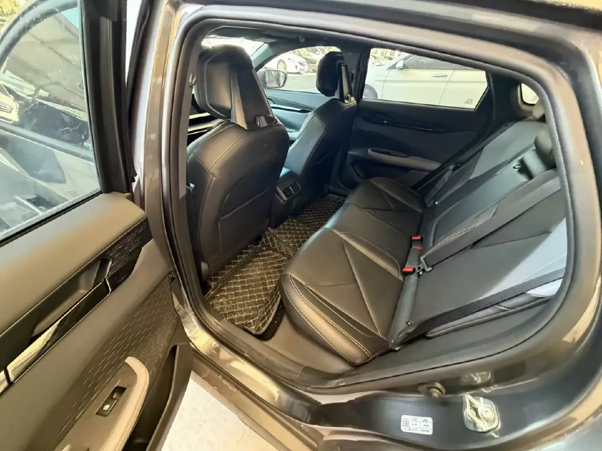 2022 ChangAn UNI-V 1.5T 188HP L4 7DCT,autocango,china used car exporter,china ev exporter,chinese used car exporter,chinese used ev exporter