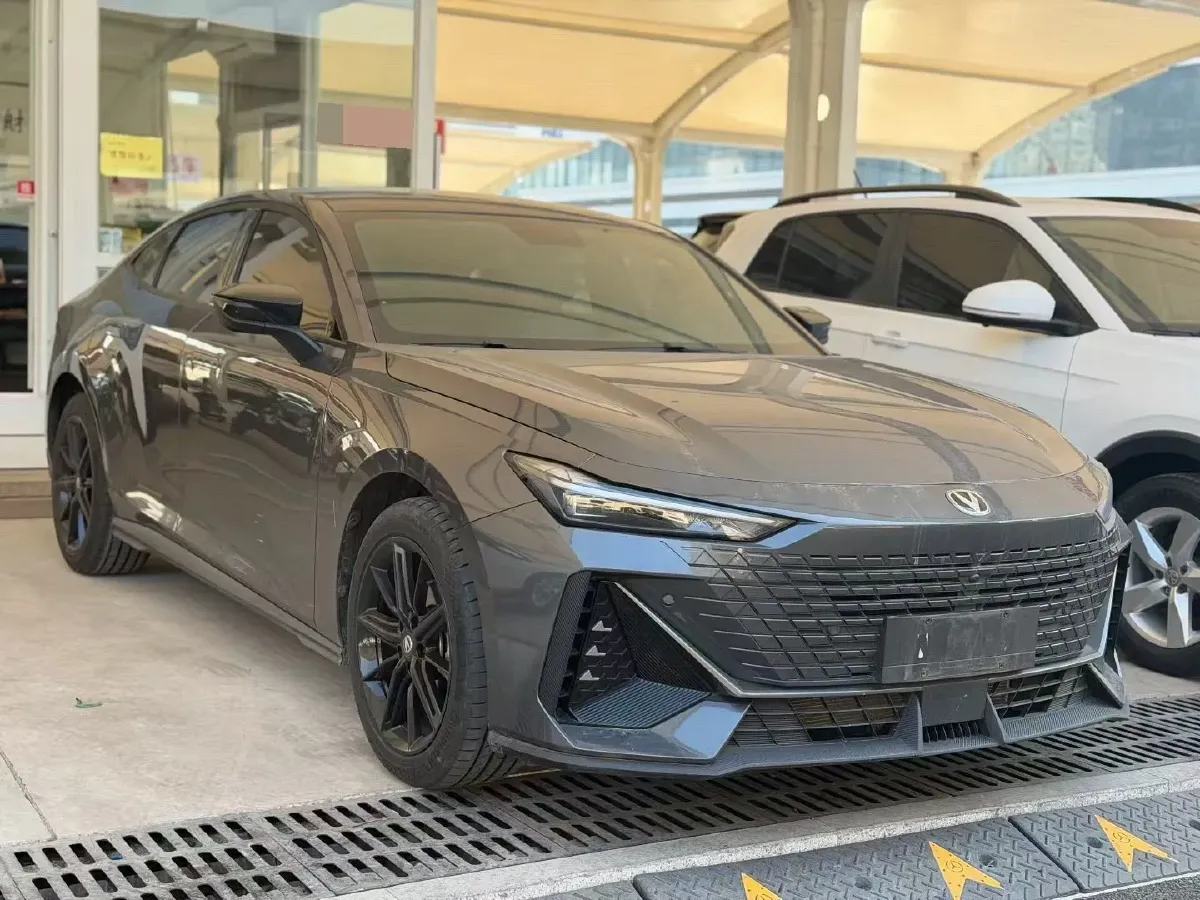 2022 ChangAn UNI-V 1.5T 188HP L4 7DCT,autocango,china used car exporter,china ev exporter,chinese used car exporter,chinese used ev exporter