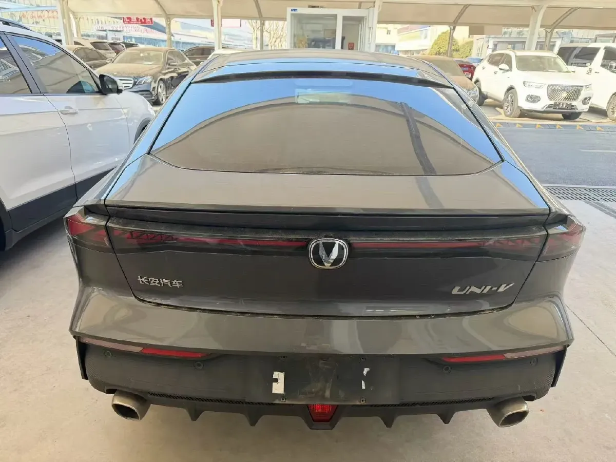 2022 ChangAn UNI-V 1.5T 188HP L4 7DCT,autocango,china used car exporter,china ev exporter,chinese used car exporter,chinese used ev exporter