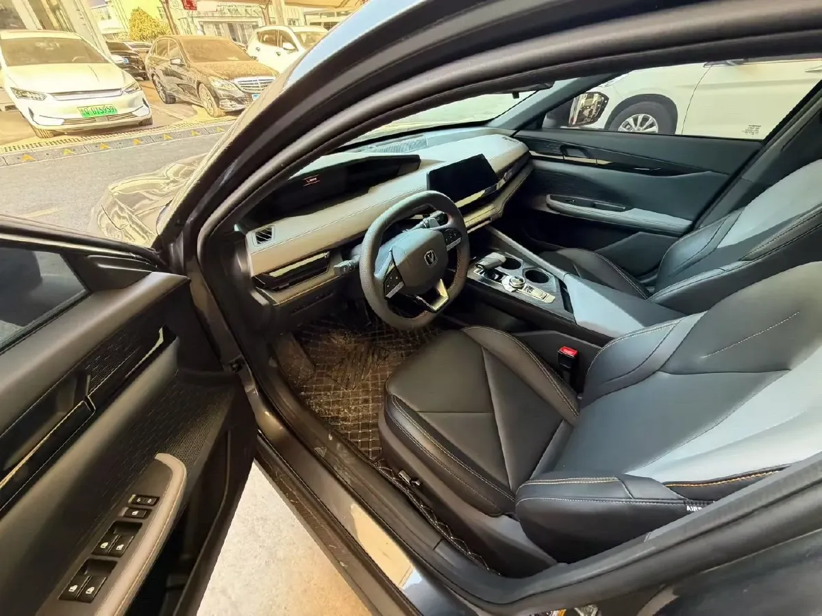 2022 ChangAn UNI-V 1.5T 188HP L4 7DCT,autocango,china used car exporter,china ev exporter,chinese used car exporter,chinese used ev exporter