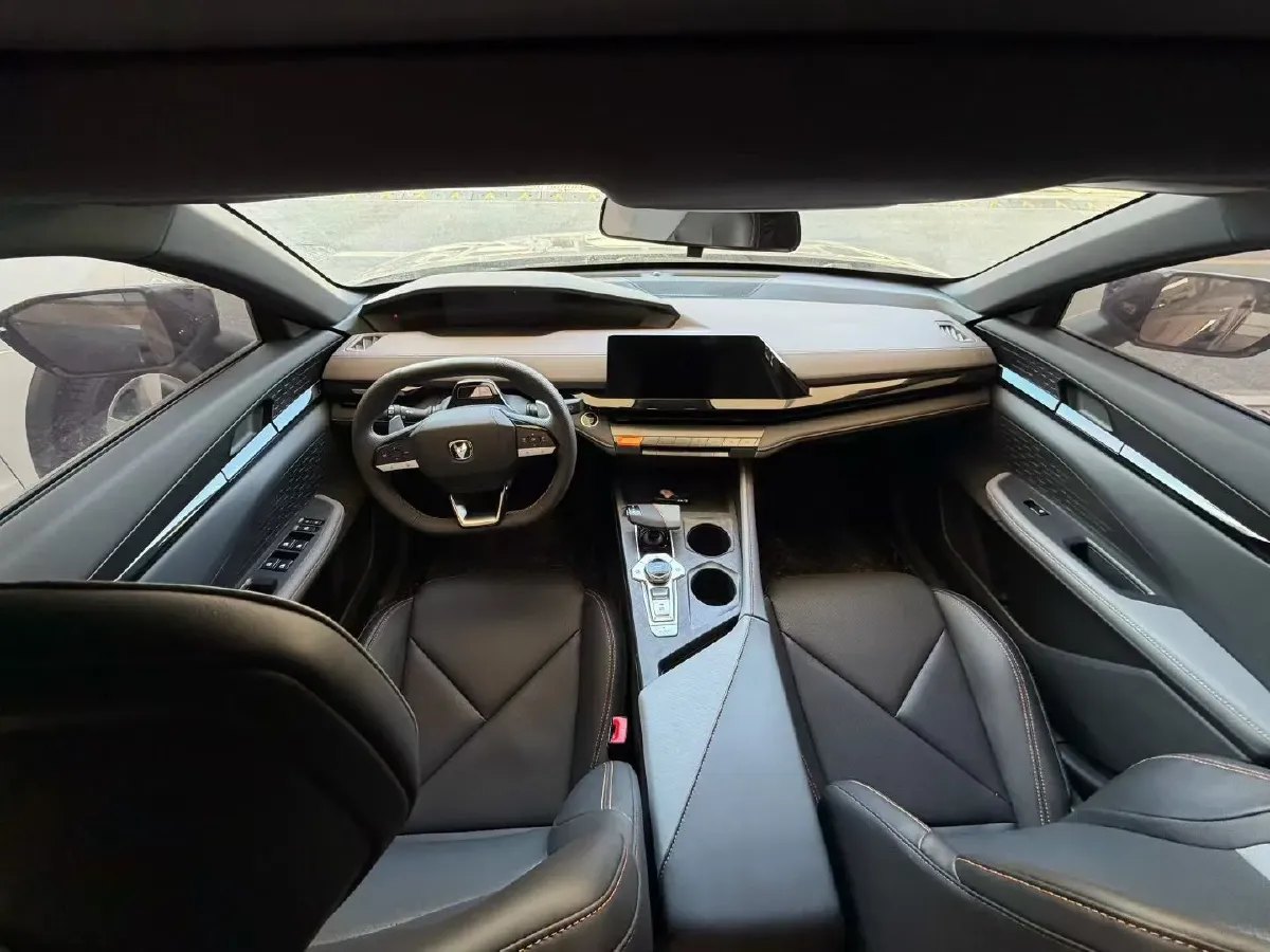 2022 ChangAn UNI-V 1.5T 188HP L4 7DCT,autocango,china used car exporter,china ev exporter,chinese used car exporter,chinese used ev exporter