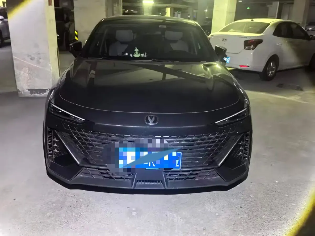 2022 ChangAn UNI-V 1.5T 188HP L4 7DCT,autocango,china used car exporter,china ev exporter,chinese used car exporter,chinese used ev exporter