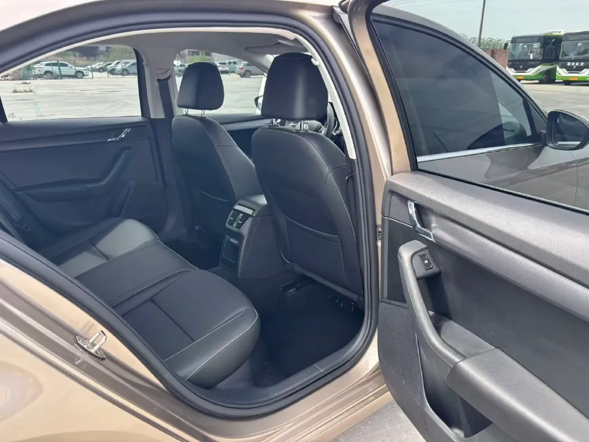 2022 Skoda Octavia 1.5L 113HP L4 6AT,autocango,china used car exporter,china ev exporter,chinese used car exporter,chinese used ev exporter