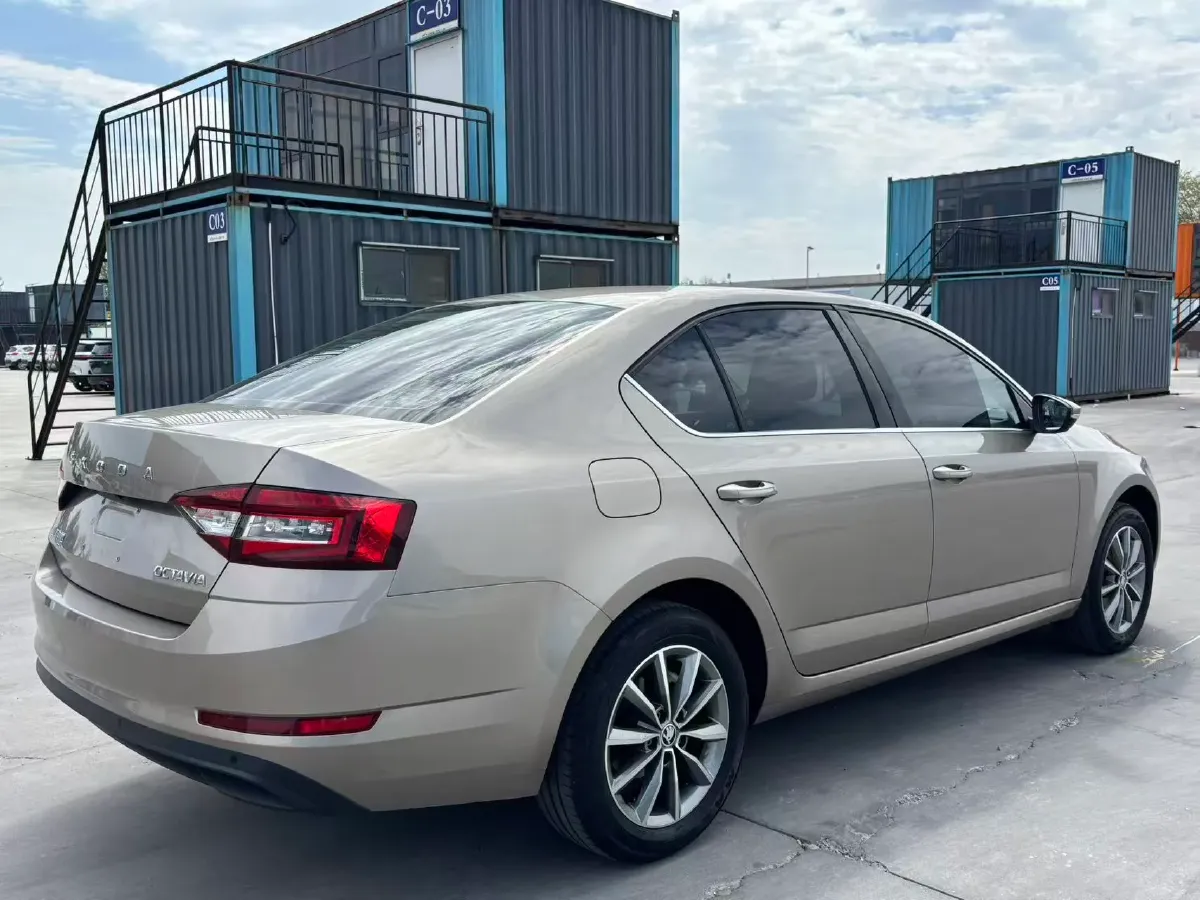 2022 Skoda Octavia 1.5L 113HP L4 6AT,autocango,china used car exporter,china ev exporter,chinese used car exporter,chinese used ev exporter
