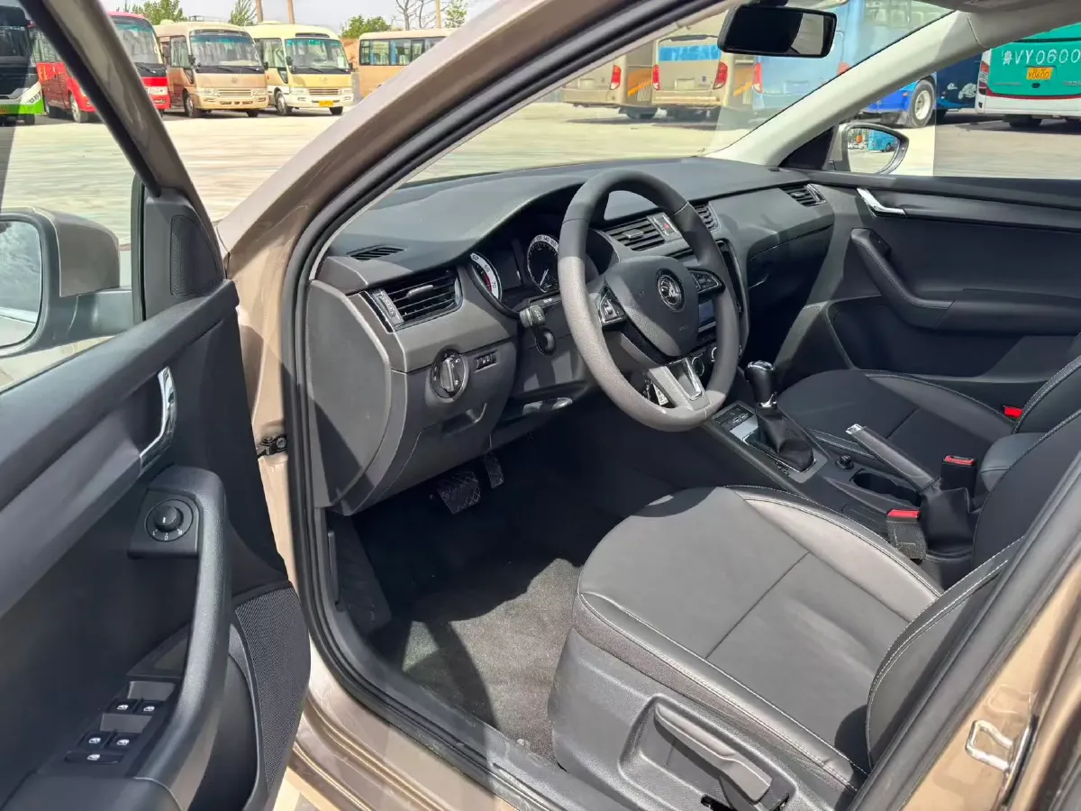 2022 Skoda Octavia 1.5L 113HP L4 6AT,autocango,china used car exporter,china ev exporter,chinese used car exporter,chinese used ev exporter