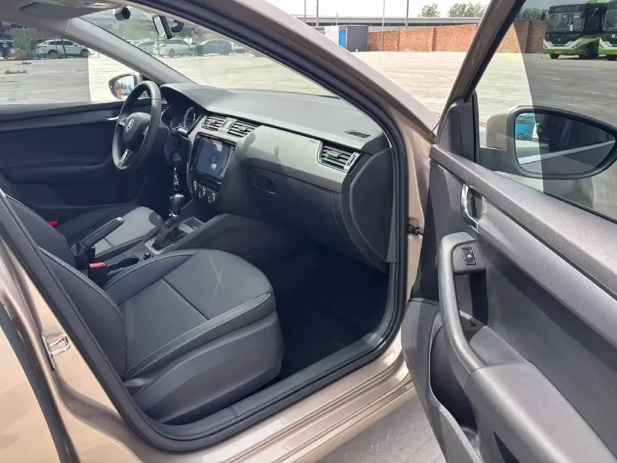 2022 Skoda Octavia 1.5L 113HP L4 6AT,autocango,china used car exporter,china ev exporter,chinese used car exporter,chinese used ev exporter