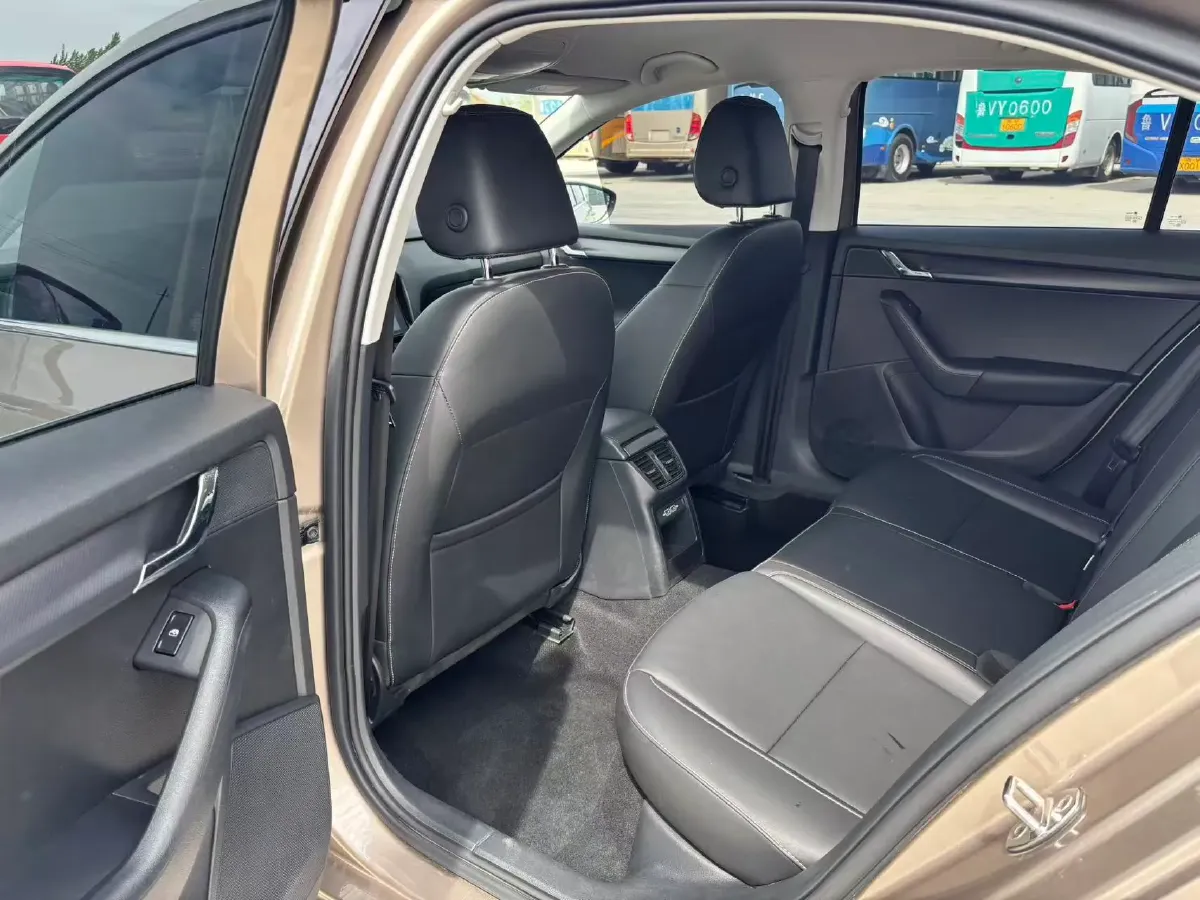 2022 Skoda Octavia 1.5L 113HP L4 6AT,autocango,china used car exporter,china ev exporter,chinese used car exporter,chinese used ev exporter