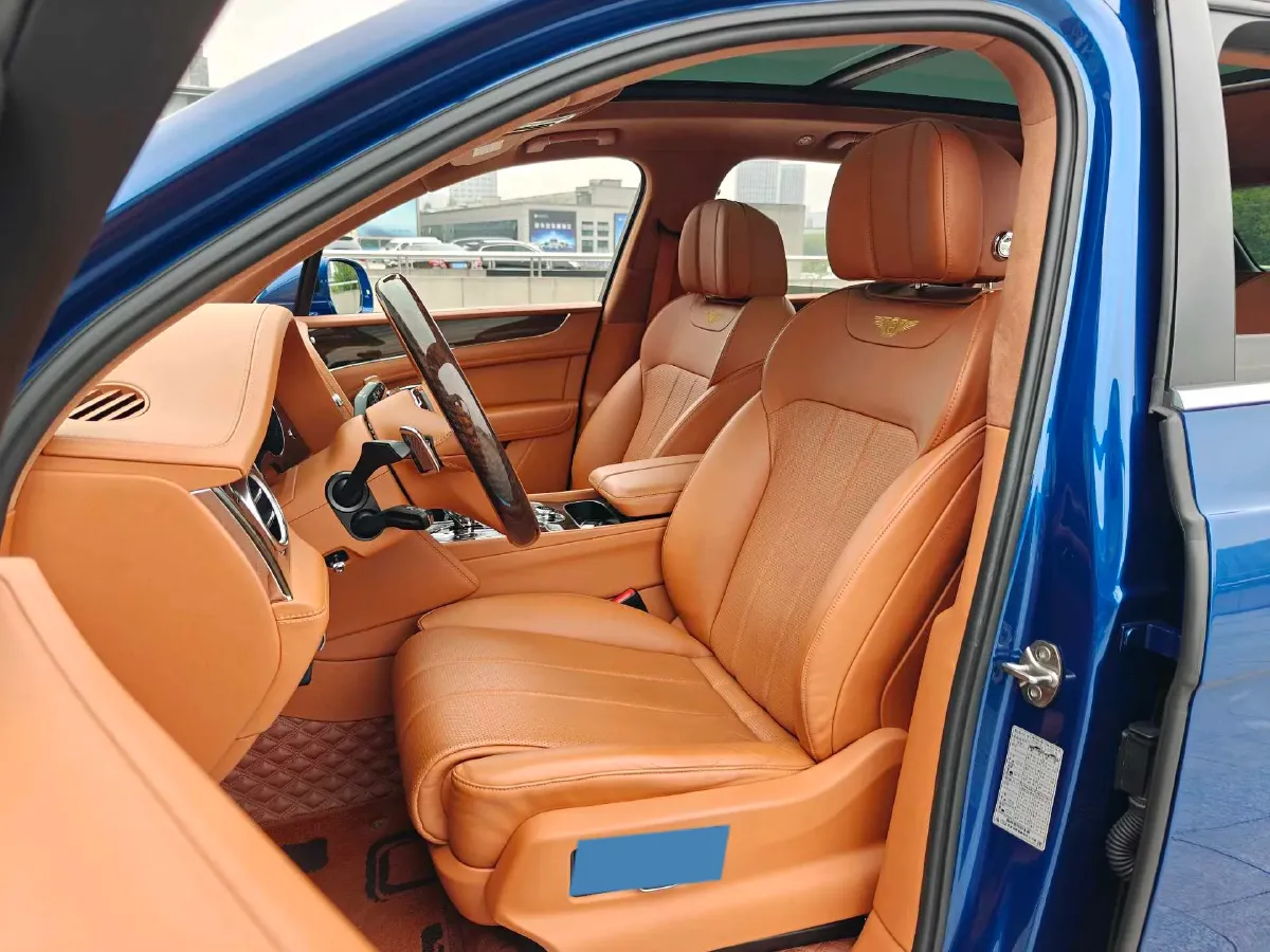2018 Bentley Bentayga 4.0T 550HP V8 8AT,autocango,china used car exporter,china ev exporter,chinese used car exporter,chinese used ev exporter