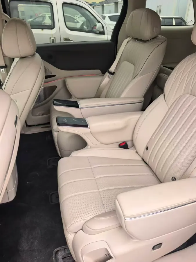 2025 Voyah Dream 1.5T 150HP L4 PHEV 41.7KWH,autocango,china used car exporter,china ev exporter,chinese used car exporter,chinese used ev exporter