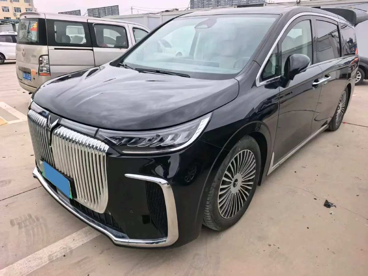 2025 Voyah Dream 1.5T 150HP L4 PHEV 41.7KWH,autocango,china used car exporter,china ev exporter,chinese used car exporter,chinese used ev exporter