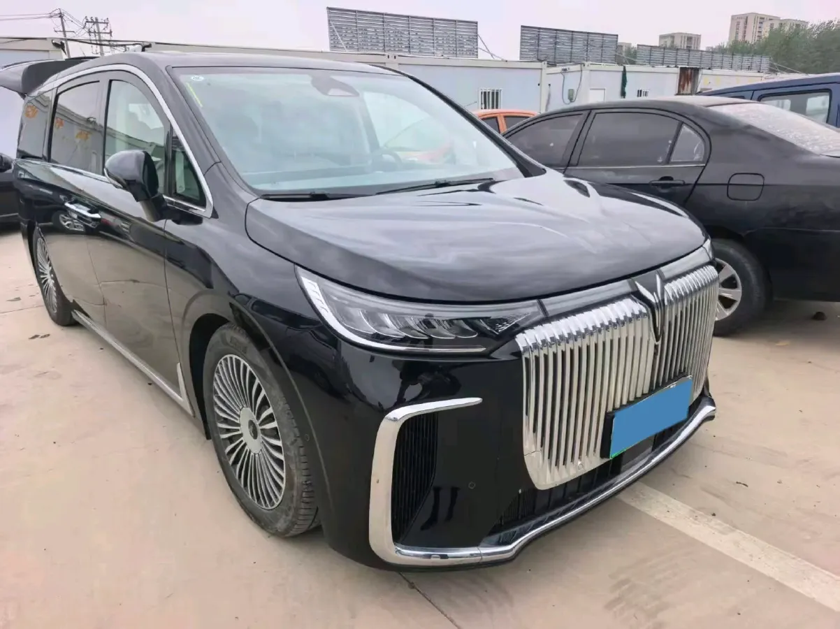 2025 Voyah Dream 1.5T 150HP L4 PHEV 41.7KWH,autocango,china used car exporter,china ev exporter,chinese used car exporter,chinese used ev exporter