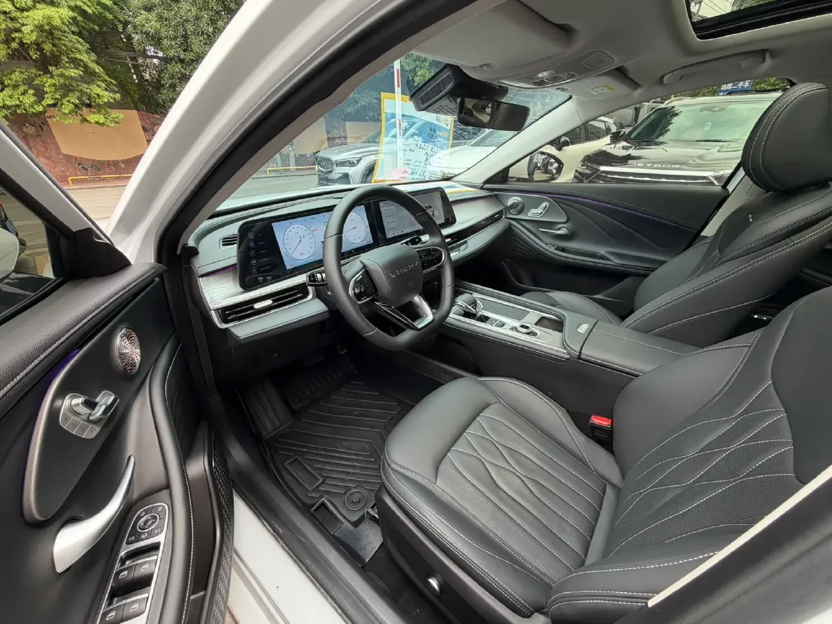 2025 Chery Arrizo 8 1.6T 197HP L4 7DCT,autocango,china used car exporter,china ev exporter,chinese used car exporter,chinese used ev exporter