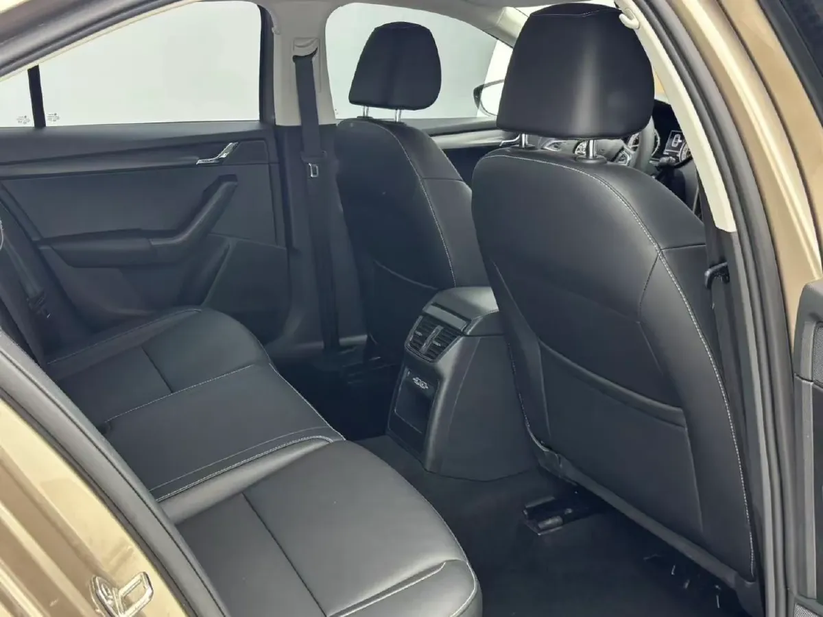 2022 Skoda Octavia 1.5L 113HP L4 6AT,autocango,china used car exporter,china ev exporter,chinese used car exporter,chinese used ev exporter