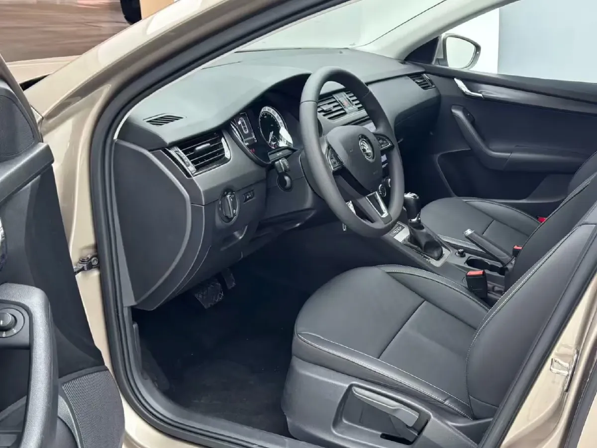 2022 Skoda Octavia 1.5L 113HP L4 6AT,autocango,china used car exporter,china ev exporter,chinese used car exporter,chinese used ev exporter