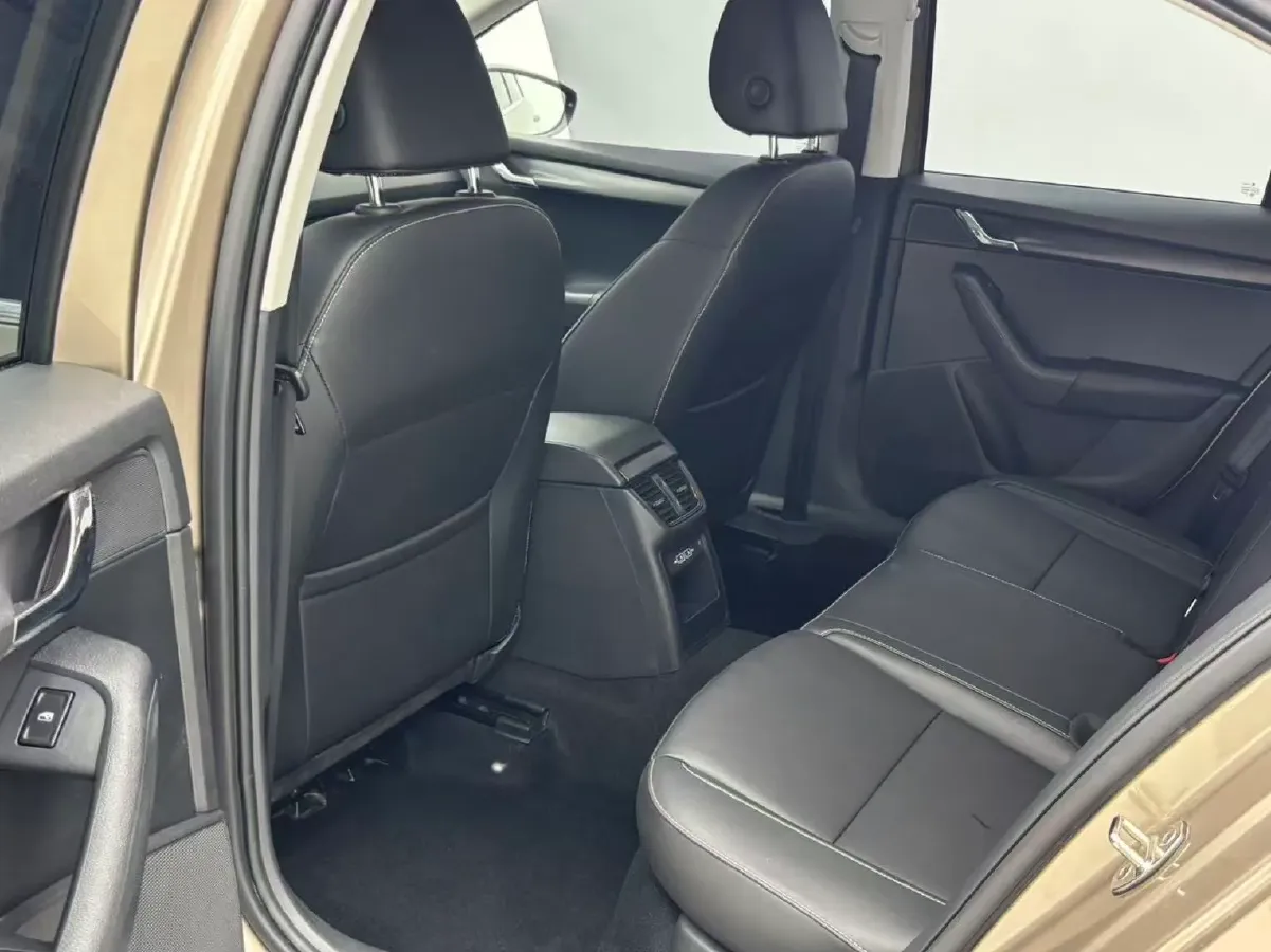 2022 Skoda Octavia 1.5L 113HP L4 6AT,autocango,china used car exporter,china ev exporter,chinese used car exporter,chinese used ev exporter