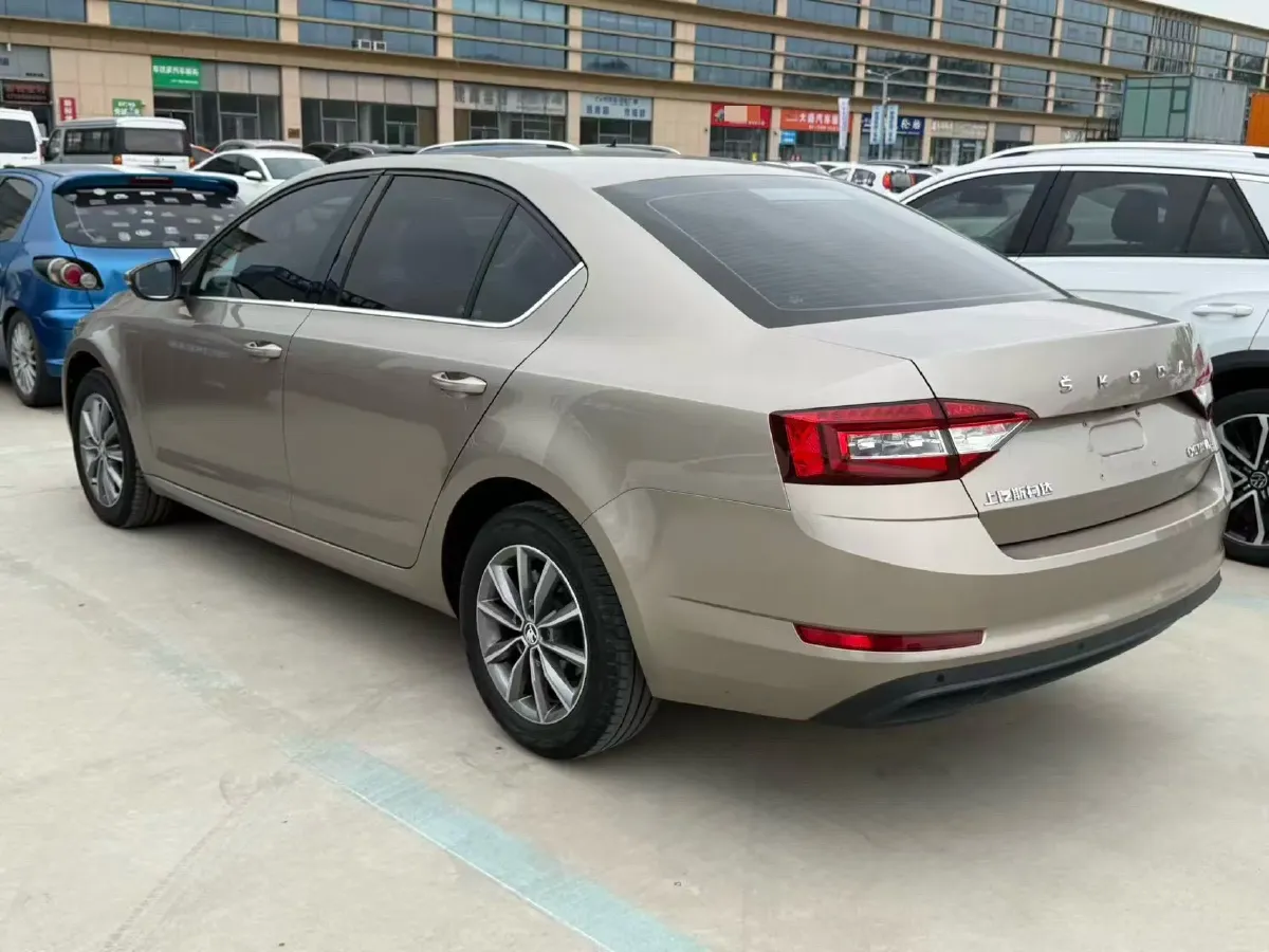 2022 Skoda Octavia 1.5L 113HP L4 6AT,autocango,china used car exporter,china ev exporter,chinese used car exporter,chinese used ev exporter