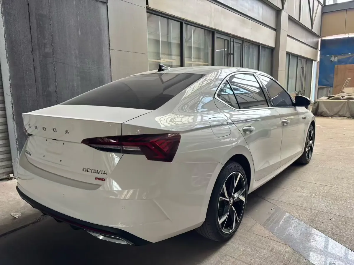 2022 Skoda Octavia 1.4T 150HP L4 7DCT,autocango,china used car exporter,china ev exporter,chinese used car exporter,chinese used ev exporter