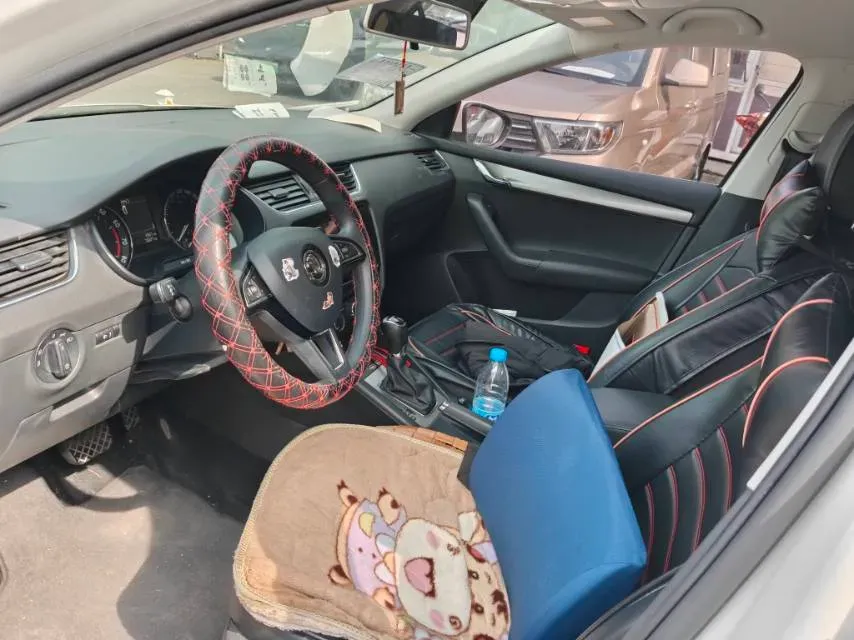 2019 Skoda Octavia 1.5L 116HP L4 6AT,autocango,china used car exporter,china ev exporter,chinese used car exporter,chinese used ev exporter