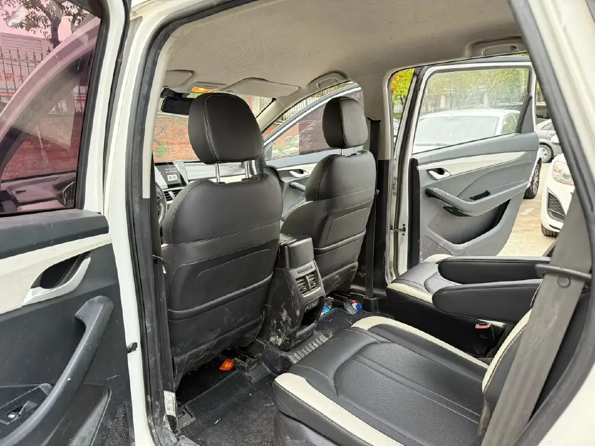 2019 BaoJun 360 1.5L 105HP L4 6MT,autocango,china used car exporter,china ev exporter,chinese used car exporter,chinese used ev exporter