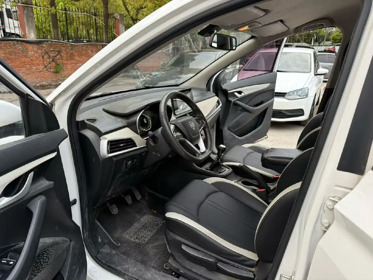 2019 BaoJun 360 1.5L 105HP L4 6MT,autocango,china used car exporter,china ev exporter,chinese used car exporter,chinese used ev exporter