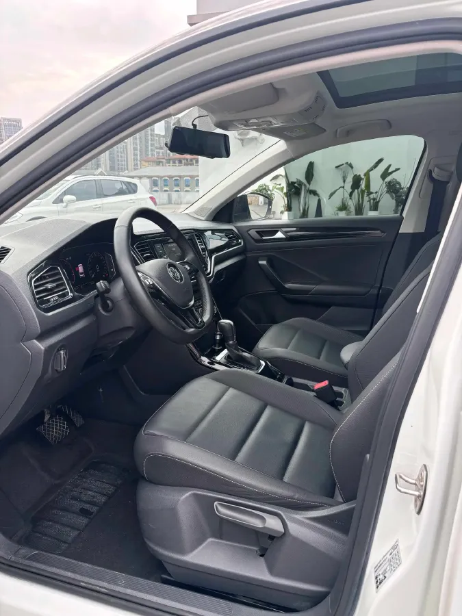 2020 Volkswagen T-Roc 1.4T 150HP L4 7DCT,autocango,china used car exporter,china ev exporter,chinese used car exporter,chinese used ev exporter