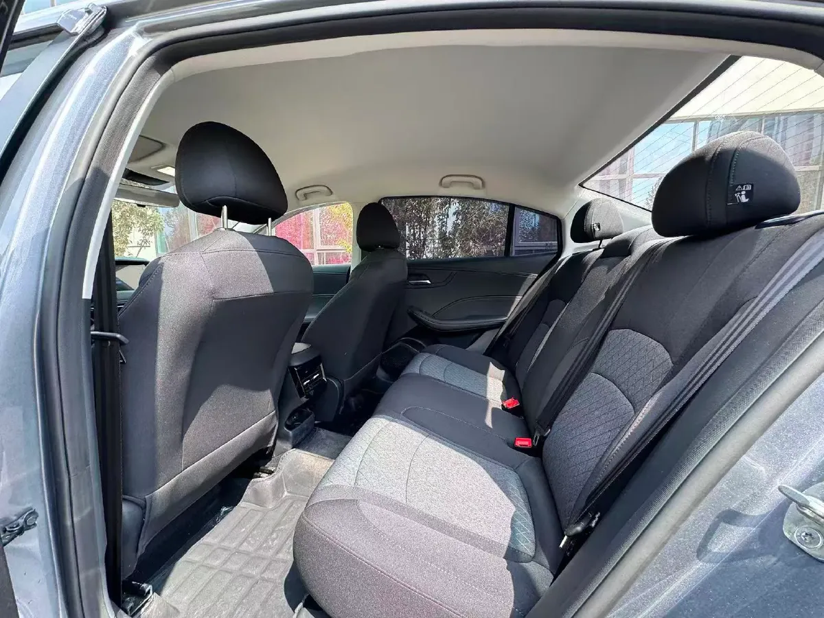 2023 Roewe i5 1.5L 129HP L4 5MT,autocango,china used car exporter,china ev exporter,chinese used car exporter,chinese used ev exporter