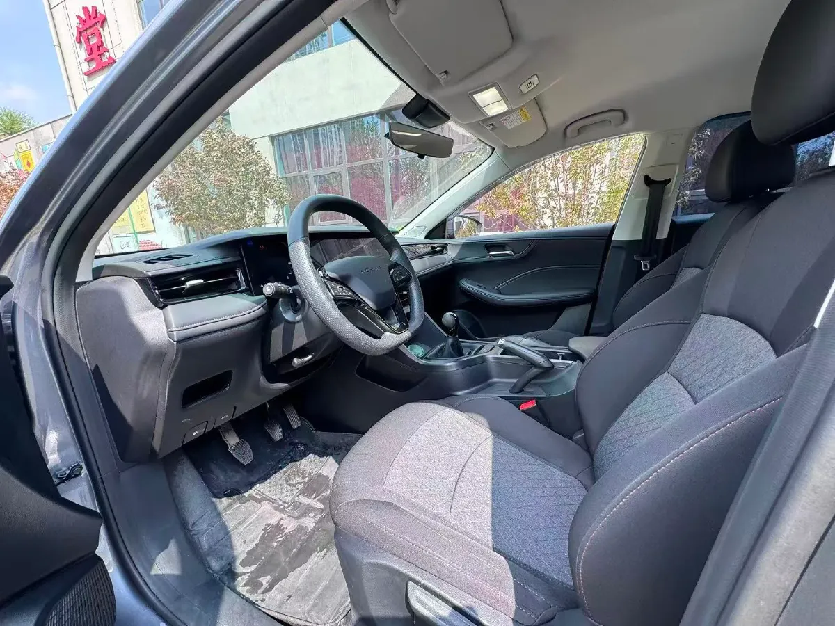 2023 Roewe i5 1.5L 129HP L4 5MT,autocango,china used car exporter,china ev exporter,chinese used car exporter,chinese used ev exporter