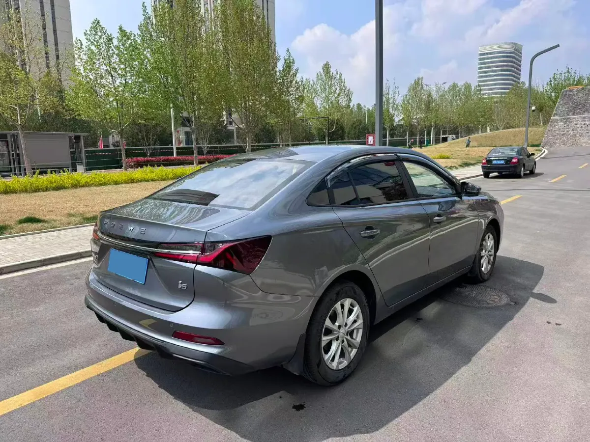 2023 Roewe i5 1.5L 129HP L4 5MT,autocango,china used car exporter,china ev exporter,chinese used car exporter,chinese used ev exporter