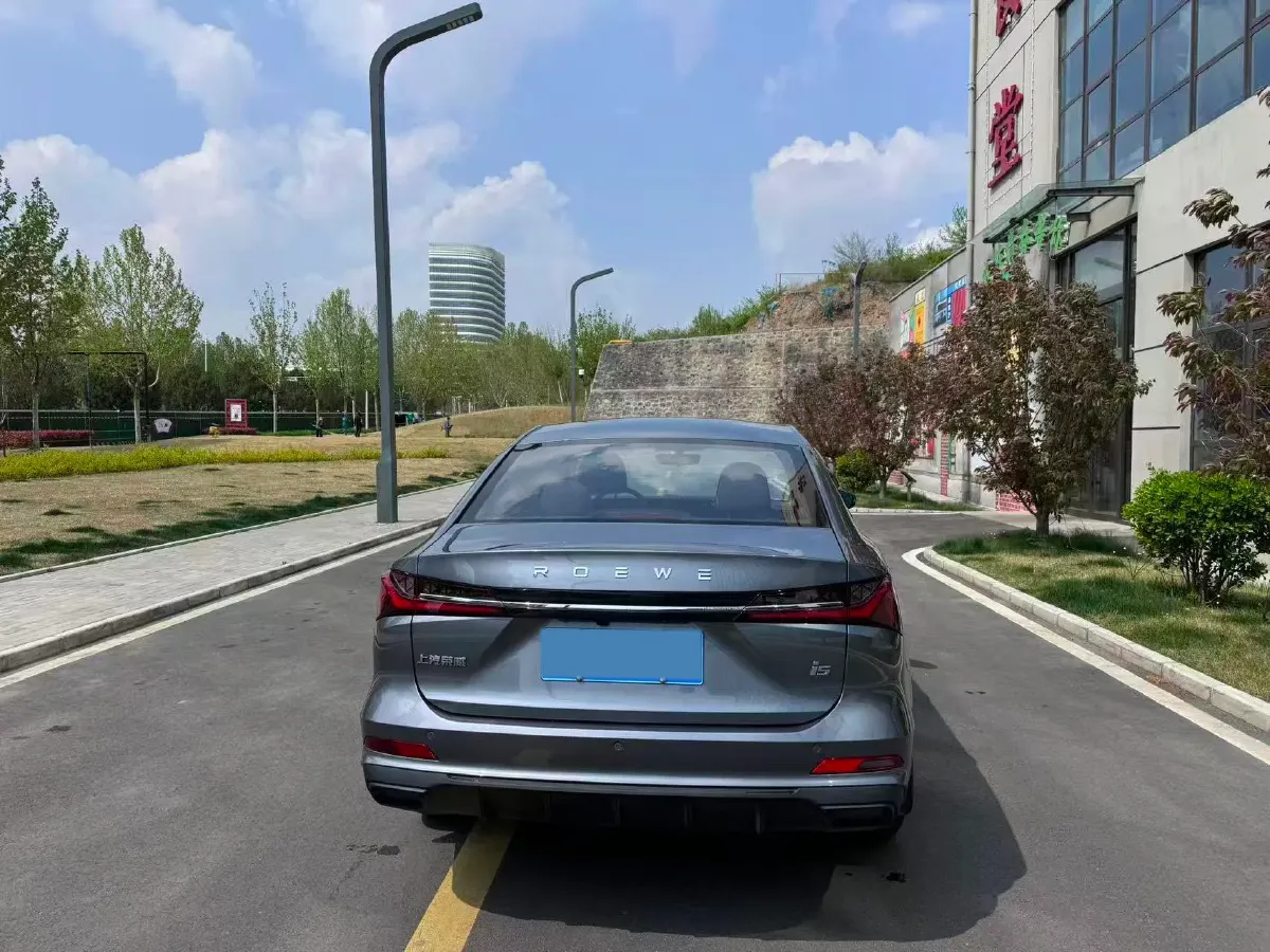 2023 Roewe i5 1.5L 129HP L4 5MT,autocango,china used car exporter,china ev exporter,chinese used car exporter,chinese used ev exporter