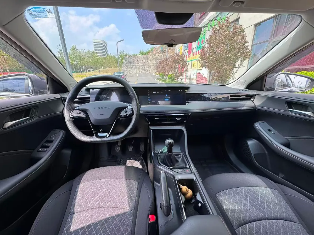 2023 Roewe i5 1.5L 129HP L4 5MT,autocango,china used car exporter,china ev exporter,chinese used car exporter,chinese used ev exporter