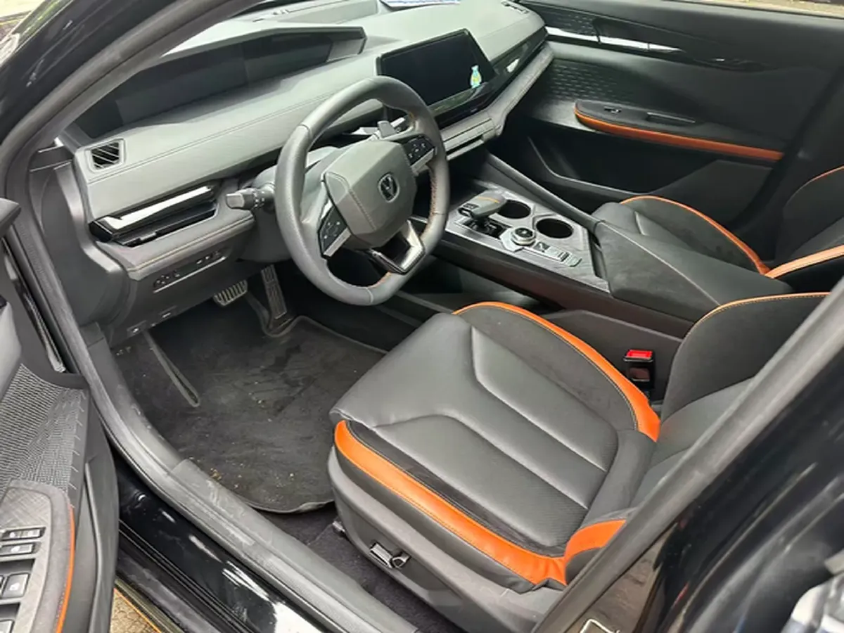 2022 ChangAn UNI-V 2.0T 233HP L4 8AT,autocango,china used car exporter,china ev exporter,chinese used car exporter,chinese used ev exporter