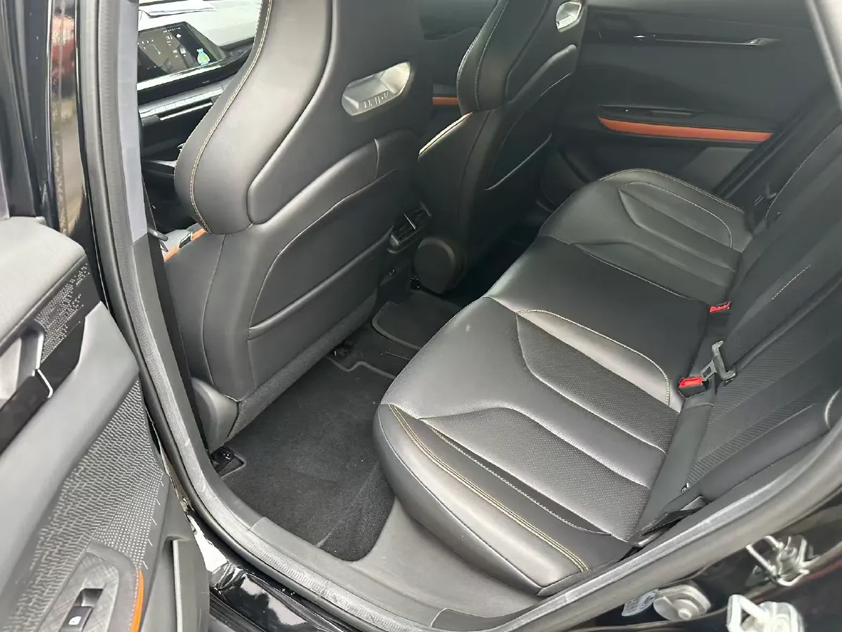 2022 ChangAn UNI-V 2.0T 233HP L4 8AT,autocango,china used car exporter,china ev exporter,chinese used car exporter,chinese used ev exporter