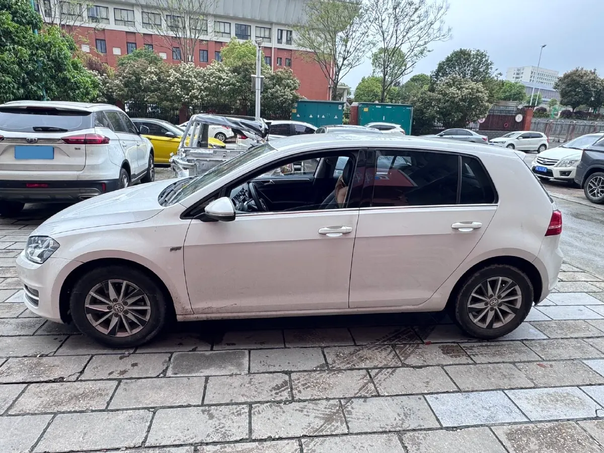 2014 Volkswagen Golf 1.4T 131HP L4 5MT,autocango,china used car exporter,china ev exporter,chinese used car exporter,chinese used ev exporter