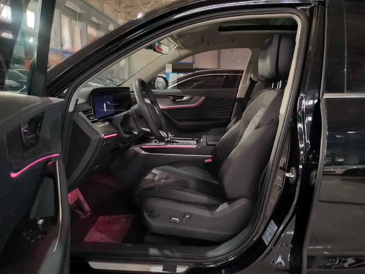 2023 HongQi HS5 2.0T 252HP L4 8AT,autocango,china used car exporter,china ev exporter,chinese used car exporter,chinese used ev exporter