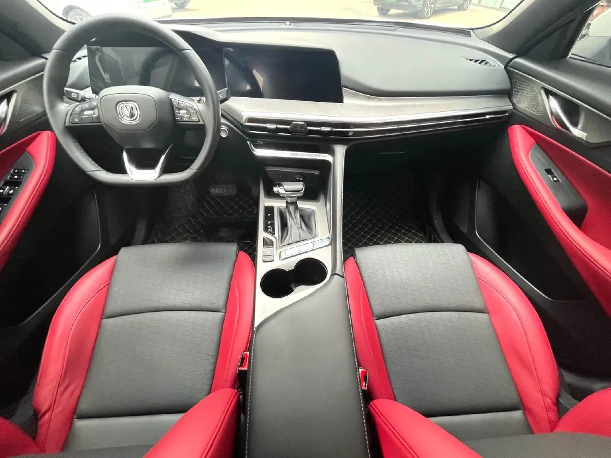 2021 ChangAn CS35 Plus 1.6L 128HP L4 5MT,autocango,china used car exporter,china ev exporter,chinese used car exporter,chinese used ev exporter