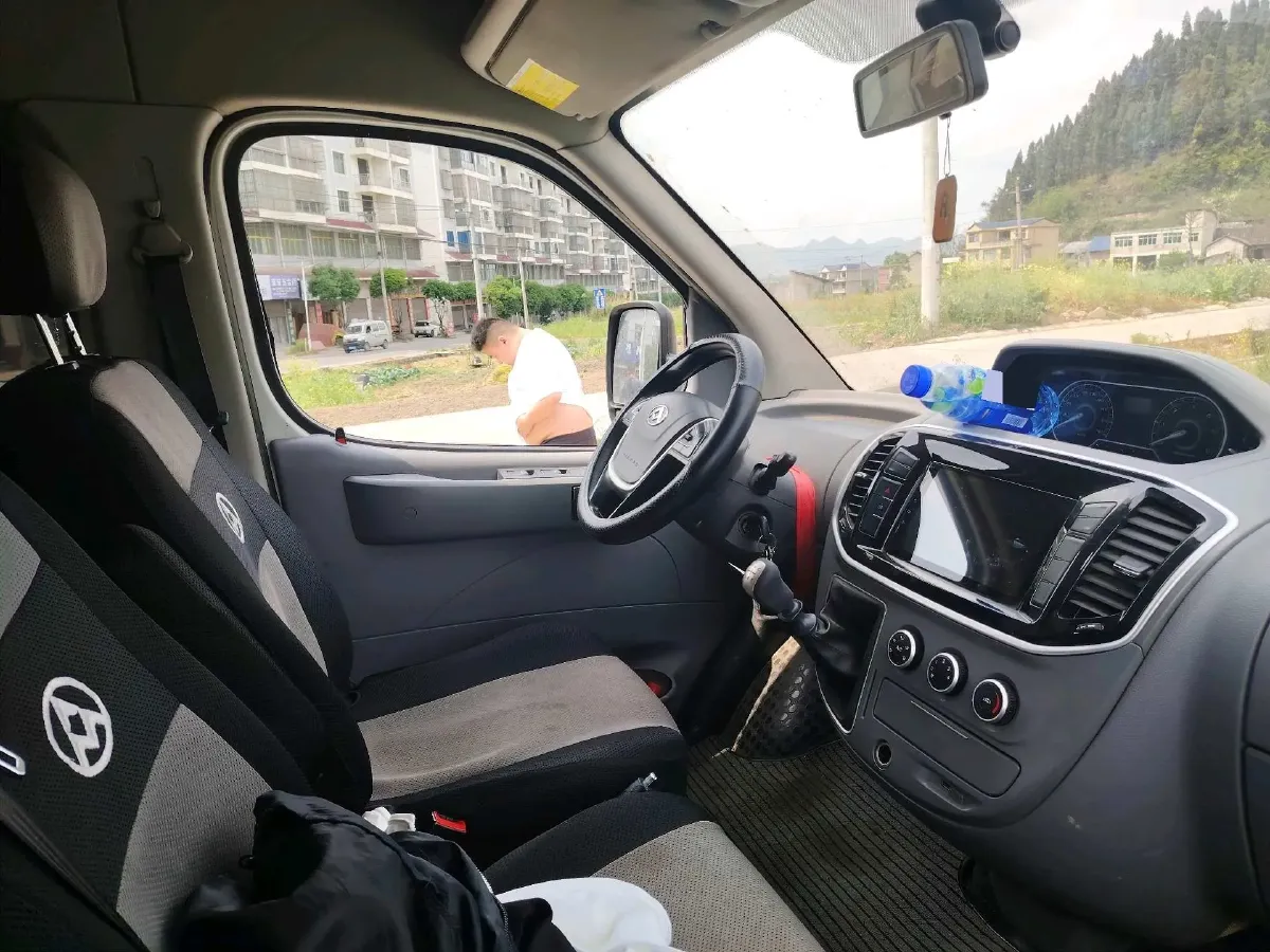 2020 MAXUS XinTu V80 2.5T 136HP L4 6MT,autocango,china used car exporter,china ev exporter,chinese used car exporter,chinese used ev exporter